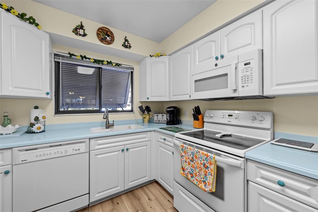 Active With Contract: $239,000 (2 beds, 2 baths, 1145 Square Feet)