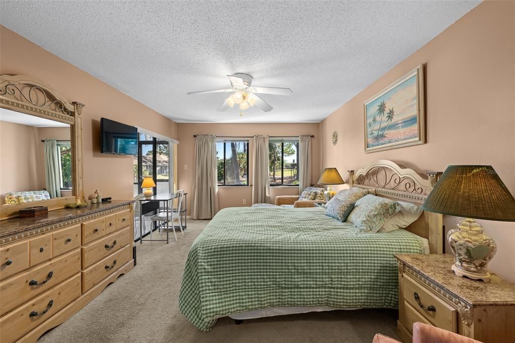 Active With Contract: $239,000 (2 beds, 2 baths, 1145 Square Feet)