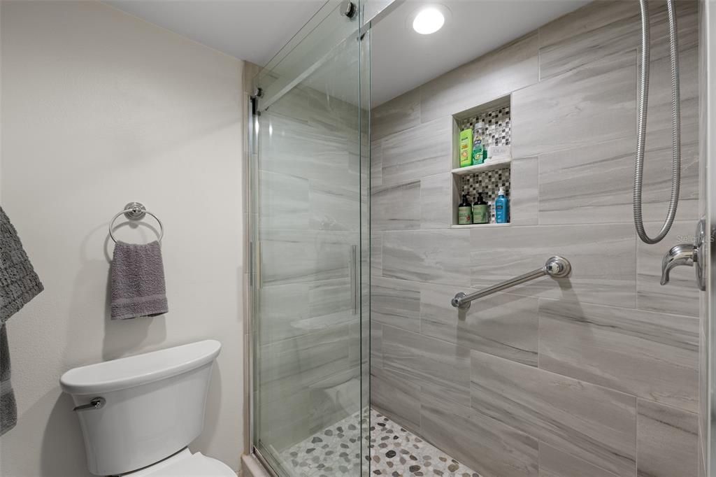 Active With Contract: $239,000 (2 beds, 2 baths, 1145 Square Feet)