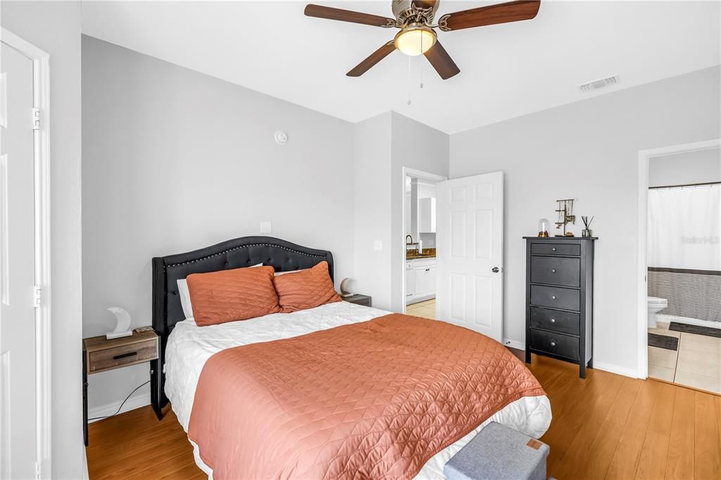 Active With Contract: $249,950 (2 beds, 2 baths, 1153 Square Feet)
