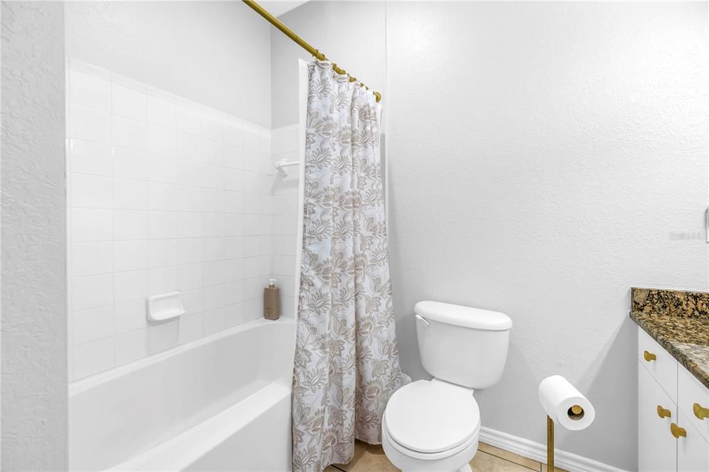 Active With Contract: $249,950 (2 beds, 2 baths, 1153 Square Feet)