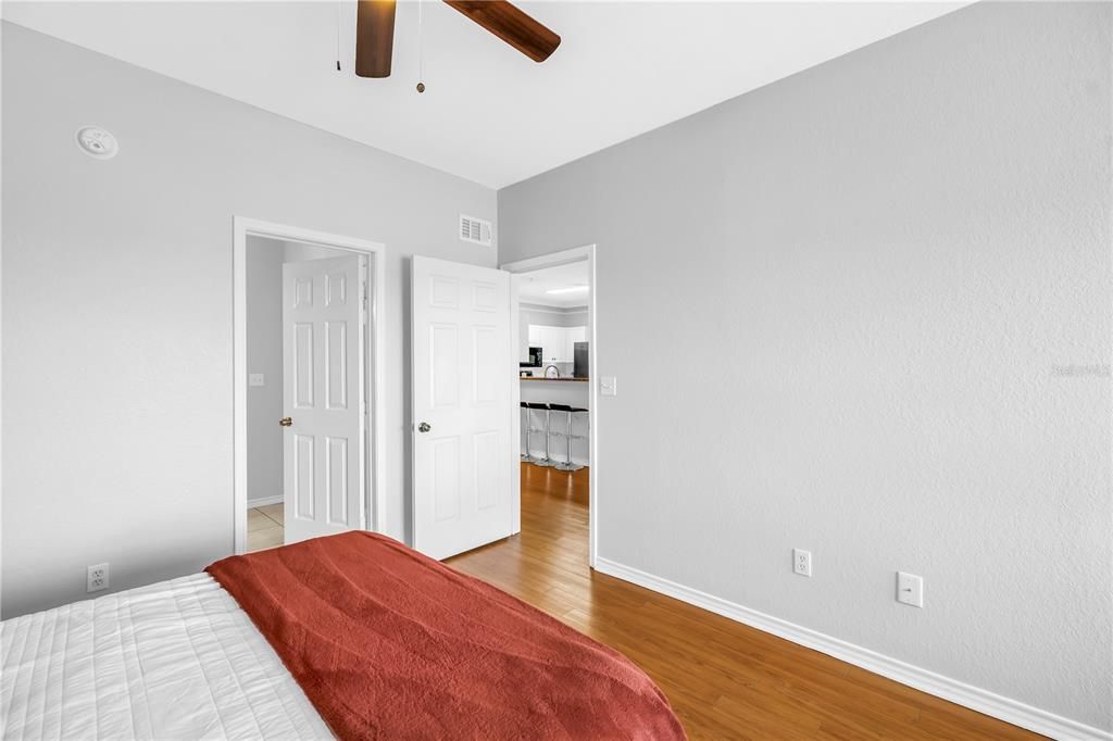 Active With Contract: $249,950 (2 beds, 2 baths, 1153 Square Feet)