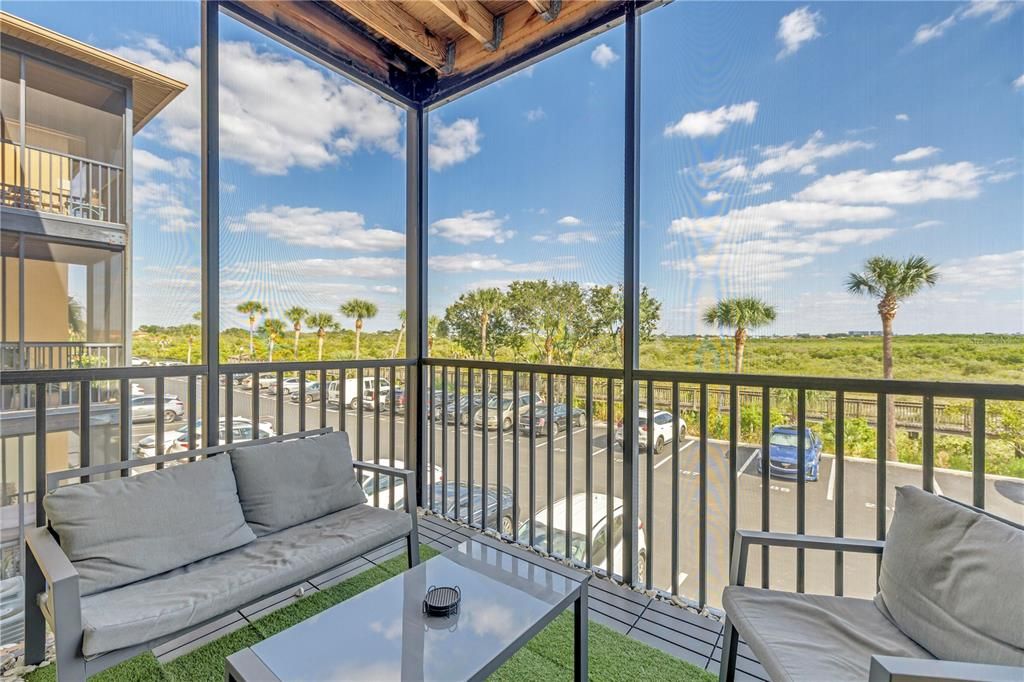 Active With Contract: $249,950 (2 beds, 2 baths, 1153 Square Feet)