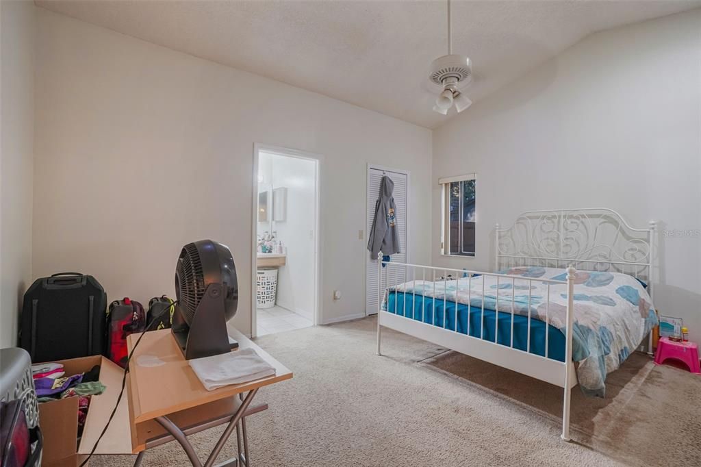 Activo con contrato: $339,000 (3 camas, 2 baños, 1528 Pies cuadrados)