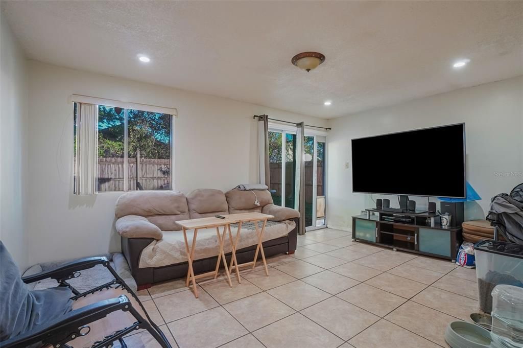 Activo con contrato: $339,000 (3 camas, 2 baños, 1528 Pies cuadrados)