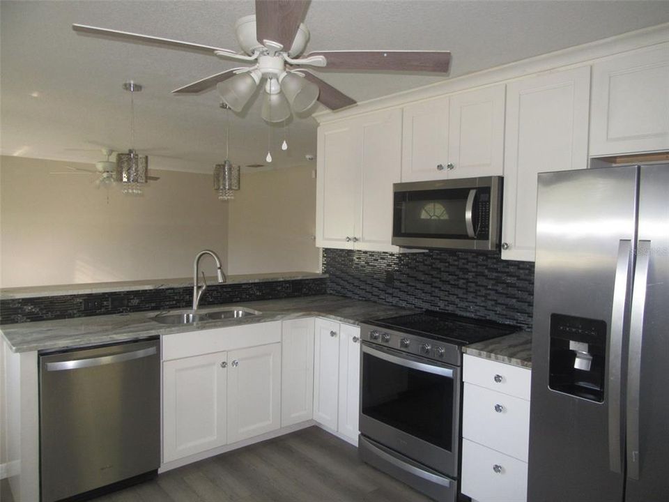 出租: $1,625 (2 贝兹, 2 浴室, 1037 平方英尺)