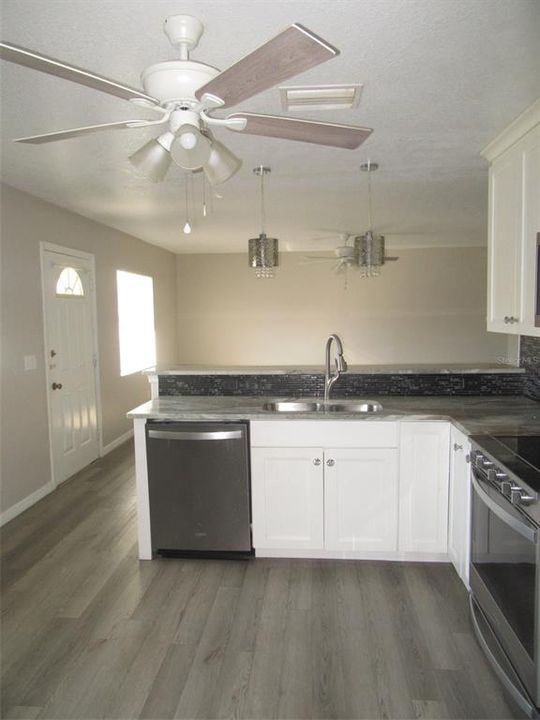 出租: $1,625 (2 贝兹, 2 浴室, 1037 平方英尺)