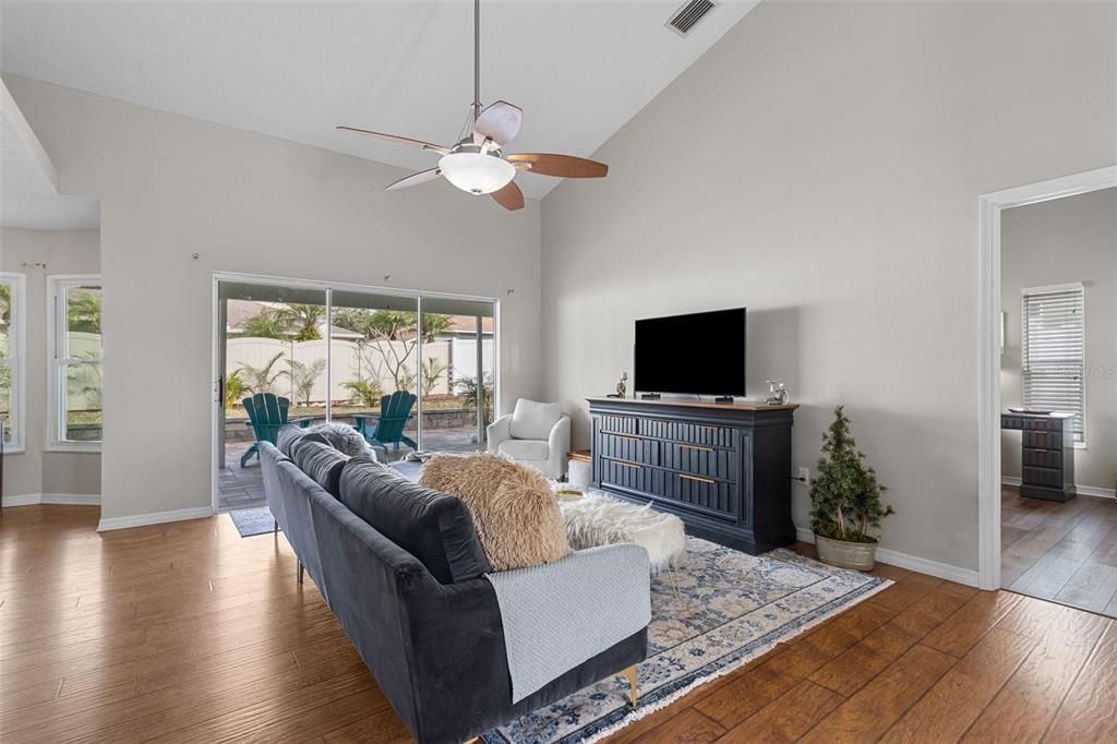 For Sale: $415,000 (3 beds, 2 baths, 1487 Square Feet)