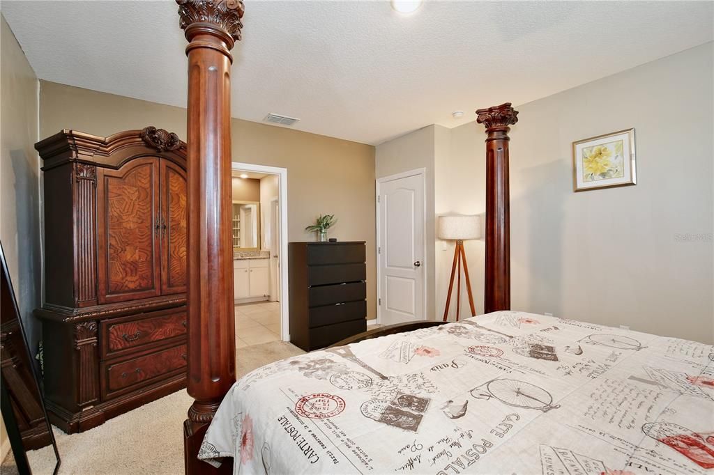 For Sale: $425,000 (5 beds, 3 baths, 2830 Square Feet)