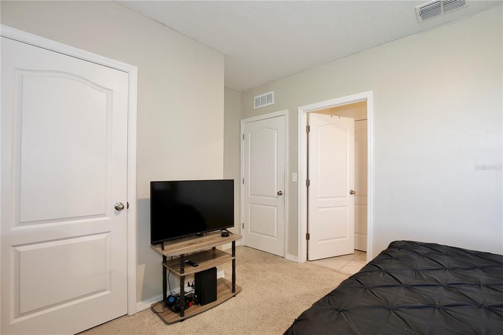 For Sale: $425,000 (5 beds, 3 baths, 2830 Square Feet)