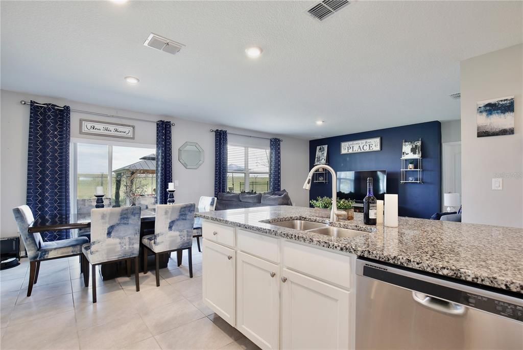 For Sale: $425,000 (5 beds, 3 baths, 2830 Square Feet)