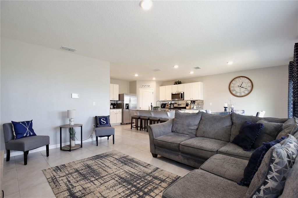 For Sale: $425,000 (5 beds, 3 baths, 2830 Square Feet)