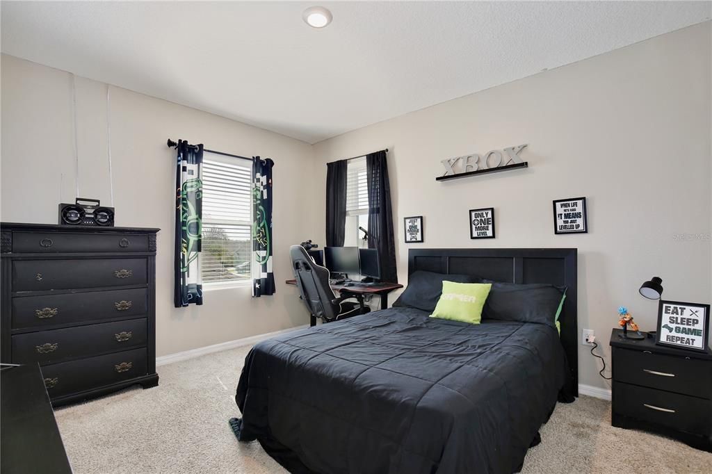 For Sale: $425,000 (5 beds, 3 baths, 2830 Square Feet)