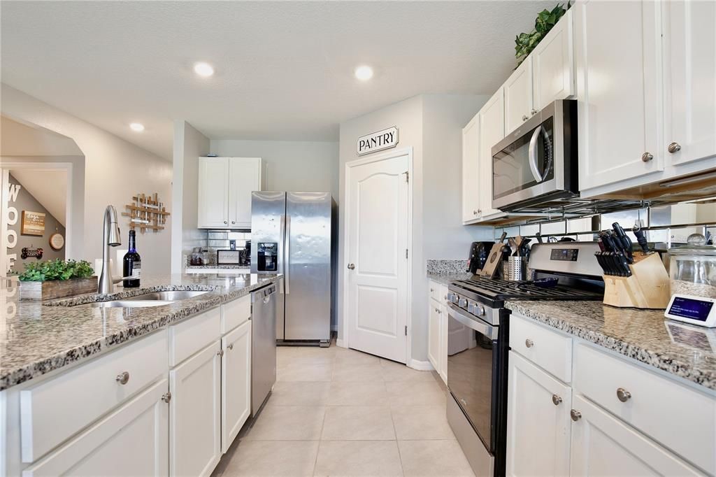 For Sale: $425,000 (5 beds, 3 baths, 2830 Square Feet)