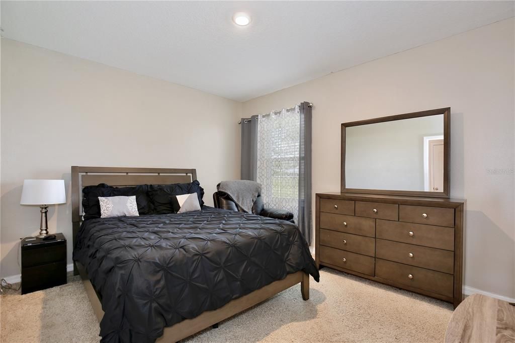 For Sale: $425,000 (5 beds, 3 baths, 2830 Square Feet)