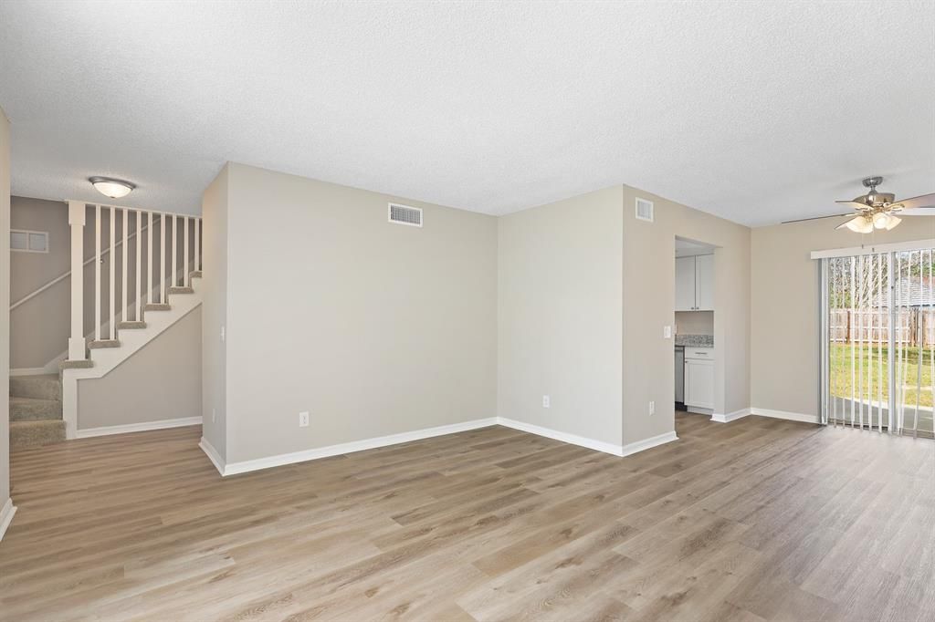 出租: $2,400 (4 贝兹, 2 浴室, 1764 平方英尺)