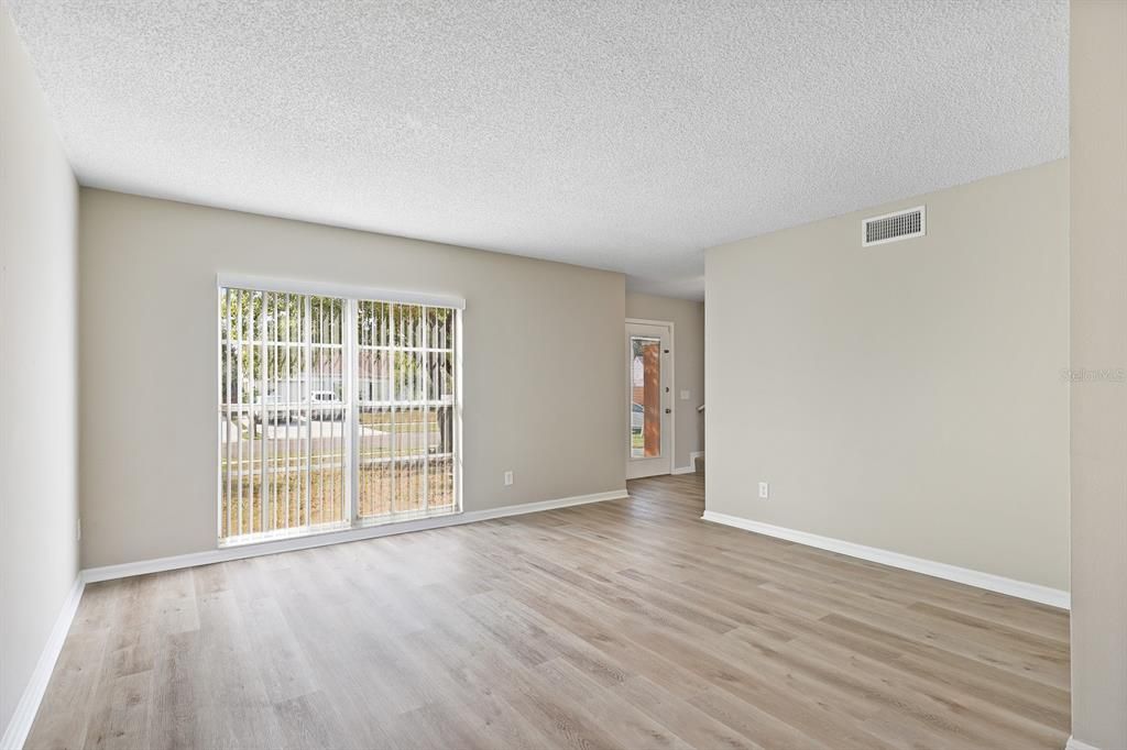 出租: $2,400 (4 贝兹, 2 浴室, 1764 平方英尺)