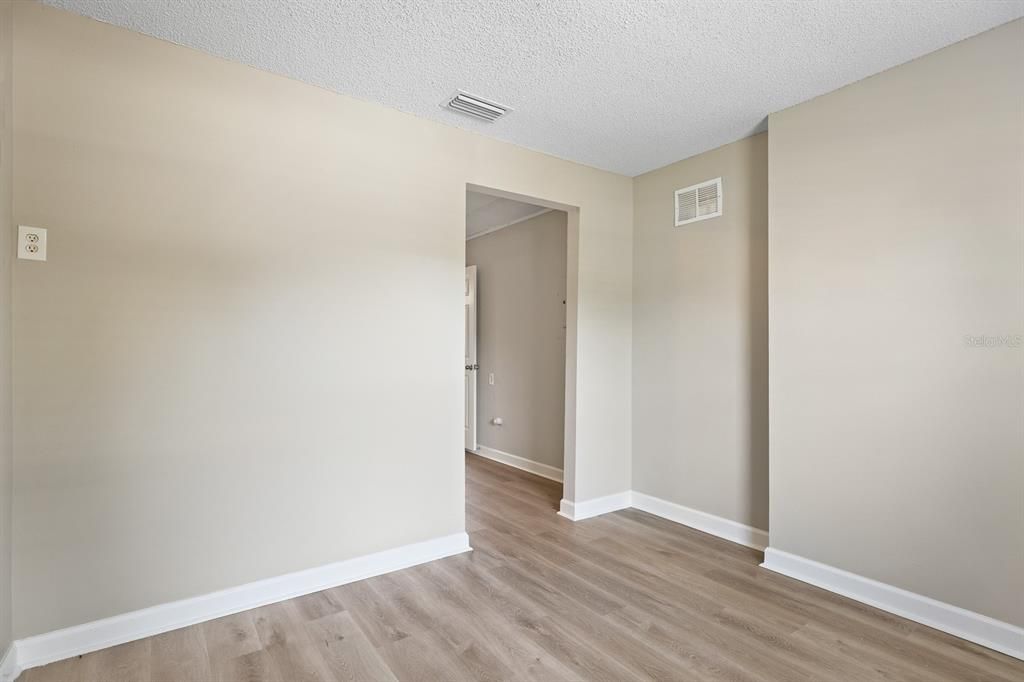 出租: $2,400 (4 贝兹, 2 浴室, 1764 平方英尺)