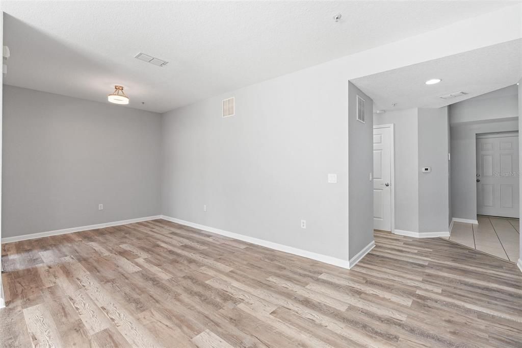 For Sale: $214,900 (2 beds, 2 baths, 1435 Square Feet)