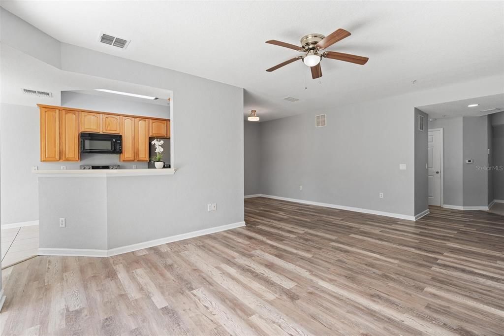 For Sale: $214,900 (2 beds, 2 baths, 1435 Square Feet)