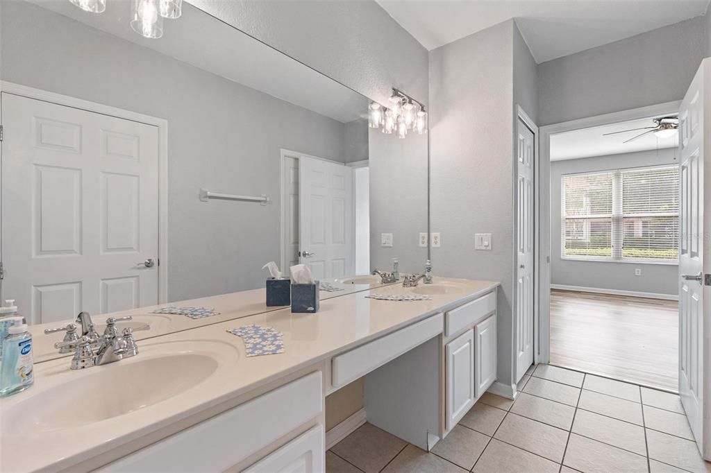 For Sale: $214,900 (2 beds, 2 baths, 1435 Square Feet)