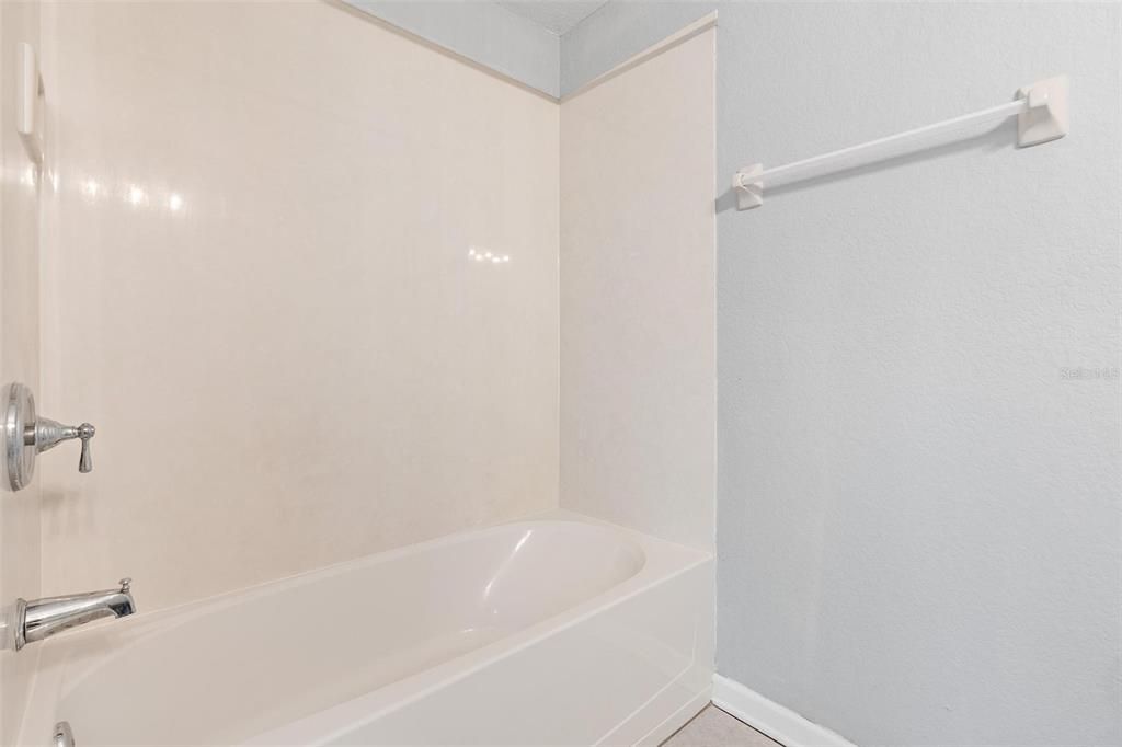 For Sale: $214,900 (2 beds, 2 baths, 1435 Square Feet)