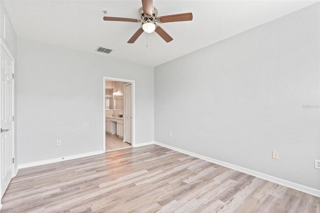 For Sale: $214,900 (2 beds, 2 baths, 1435 Square Feet)