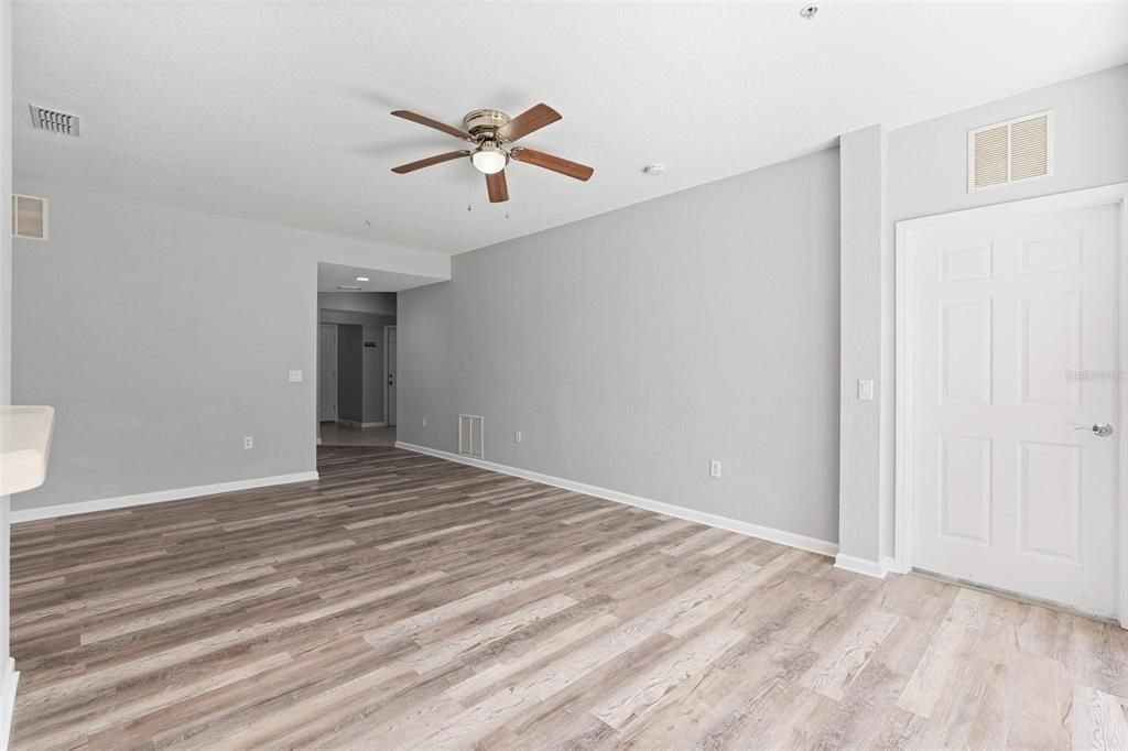 For Sale: $214,900 (2 beds, 2 baths, 1435 Square Feet)