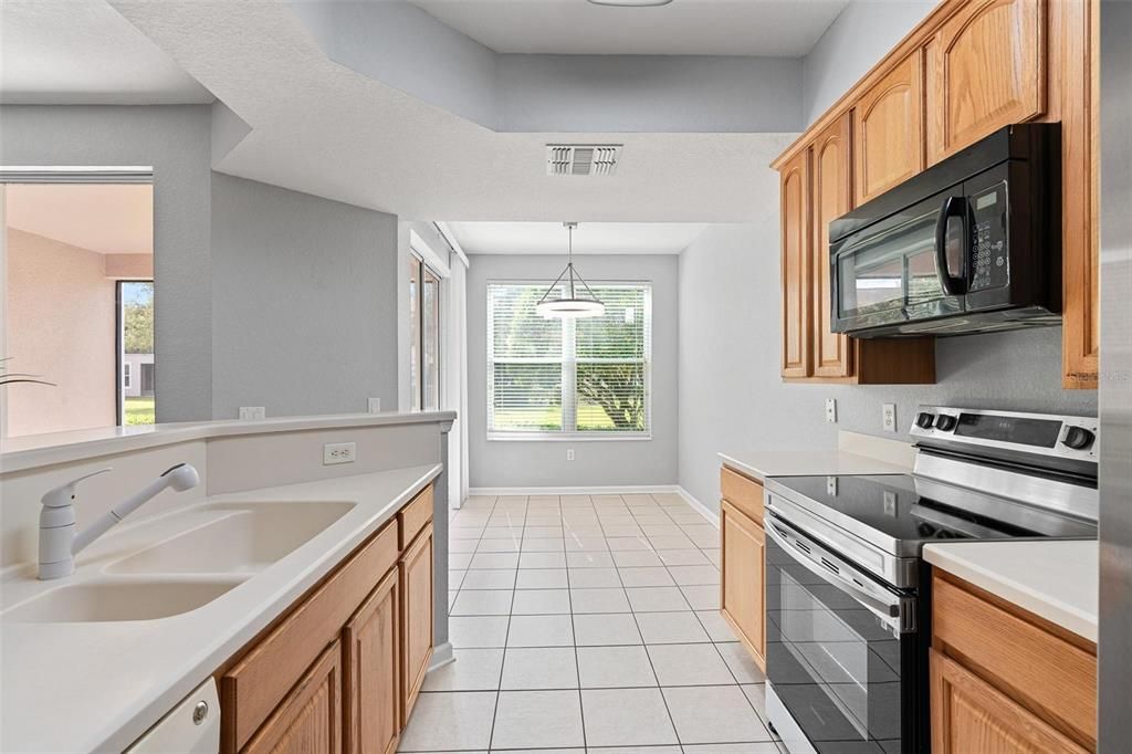 For Sale: $214,900 (2 beds, 2 baths, 1435 Square Feet)