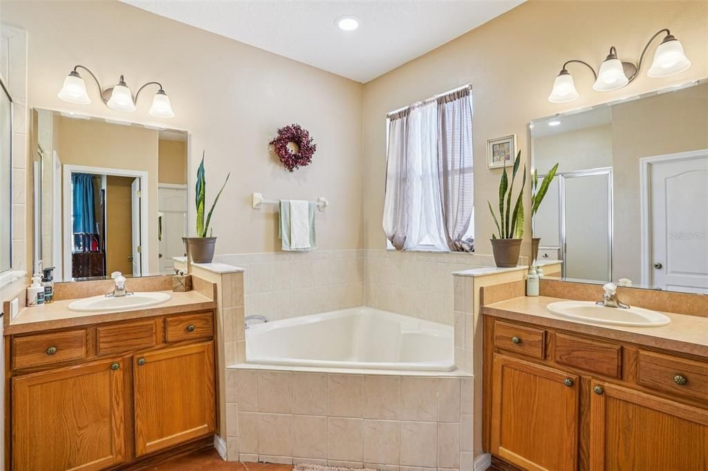 Activo con contrato: $329,900 (3 camas, 2 baños, 1722 Pies cuadrados)