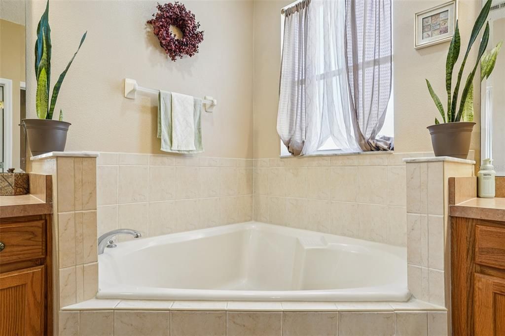 Activo con contrato: $329,900 (3 camas, 2 baños, 1722 Pies cuadrados)