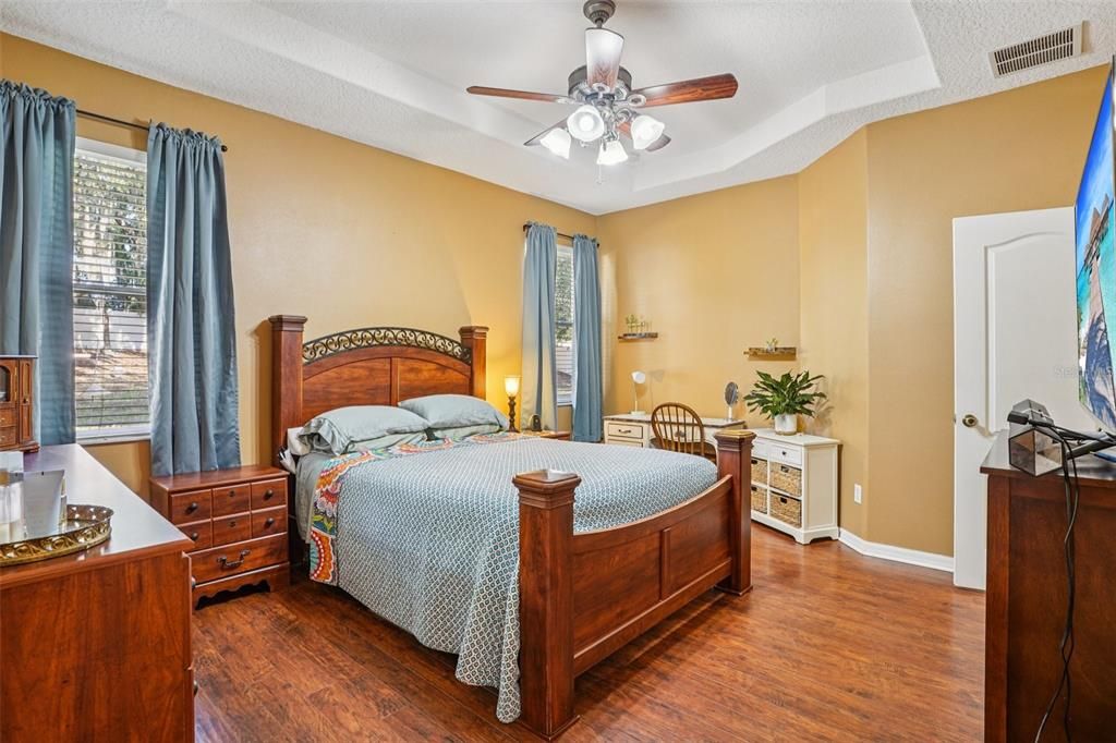 Activo con contrato: $329,900 (3 camas, 2 baños, 1722 Pies cuadrados)