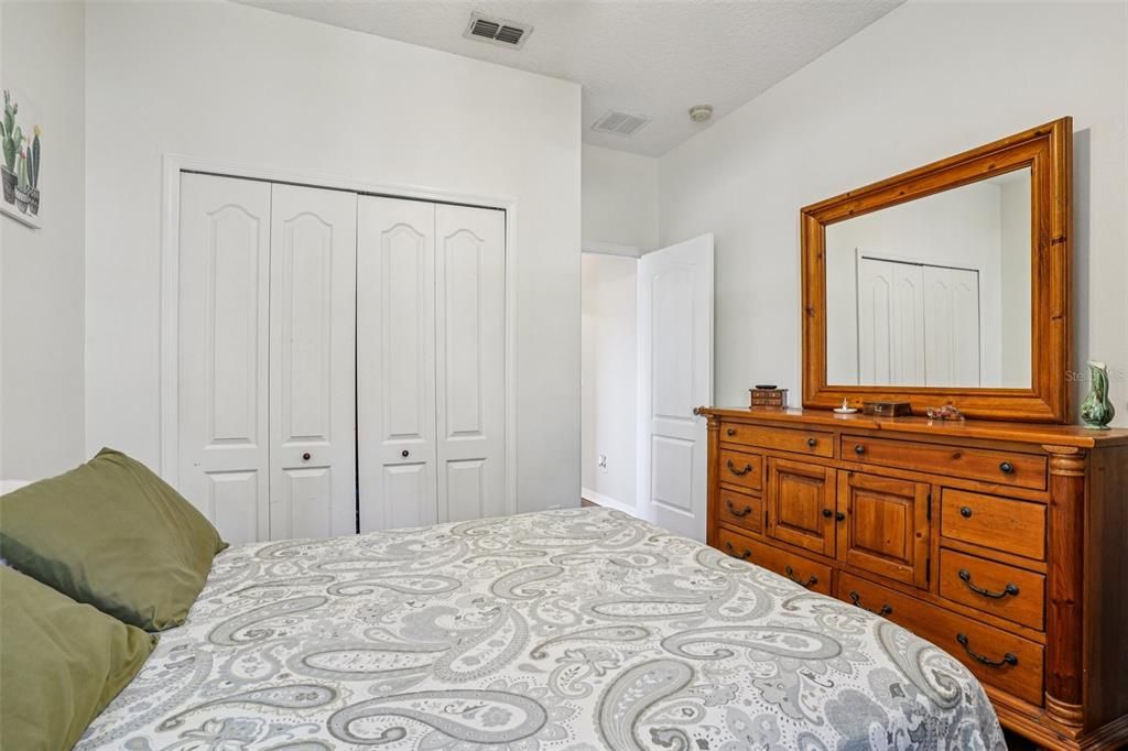 Activo con contrato: $329,900 (3 camas, 2 baños, 1722 Pies cuadrados)