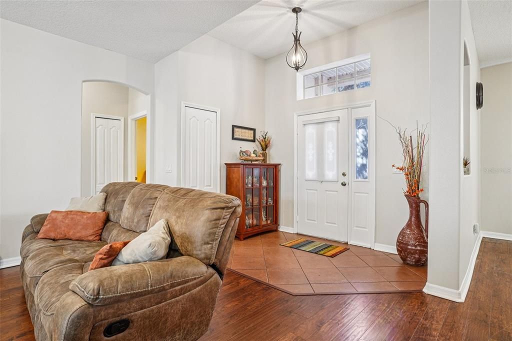 Activo con contrato: $329,900 (3 camas, 2 baños, 1722 Pies cuadrados)