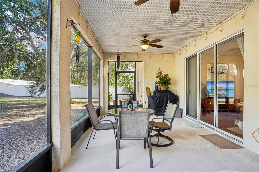 Activo con contrato: $329,900 (3 camas, 2 baños, 1722 Pies cuadrados)