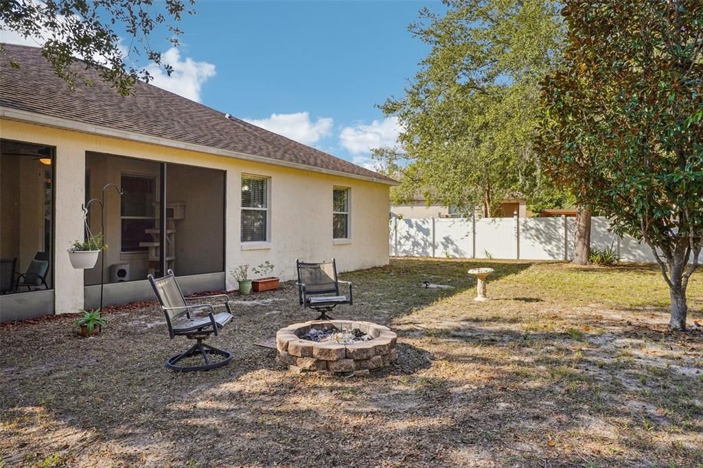 Activo con contrato: $329,900 (3 camas, 2 baños, 1722 Pies cuadrados)