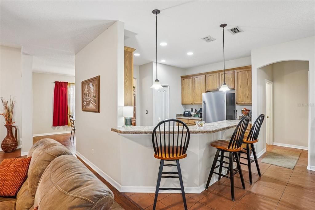 Activo con contrato: $329,900 (3 camas, 2 baños, 1722 Pies cuadrados)