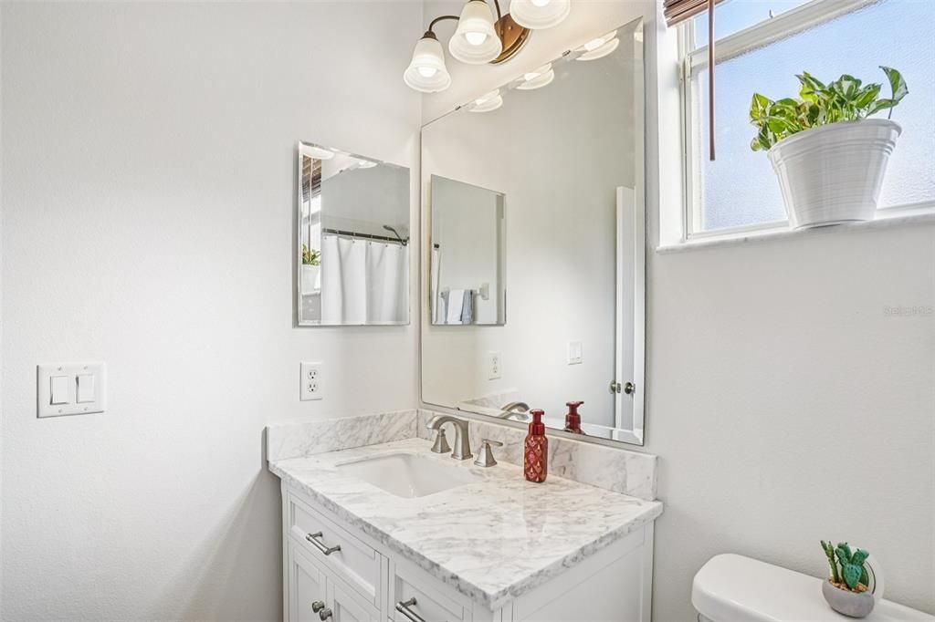 Activo con contrato: $329,900 (3 camas, 2 baños, 1722 Pies cuadrados)