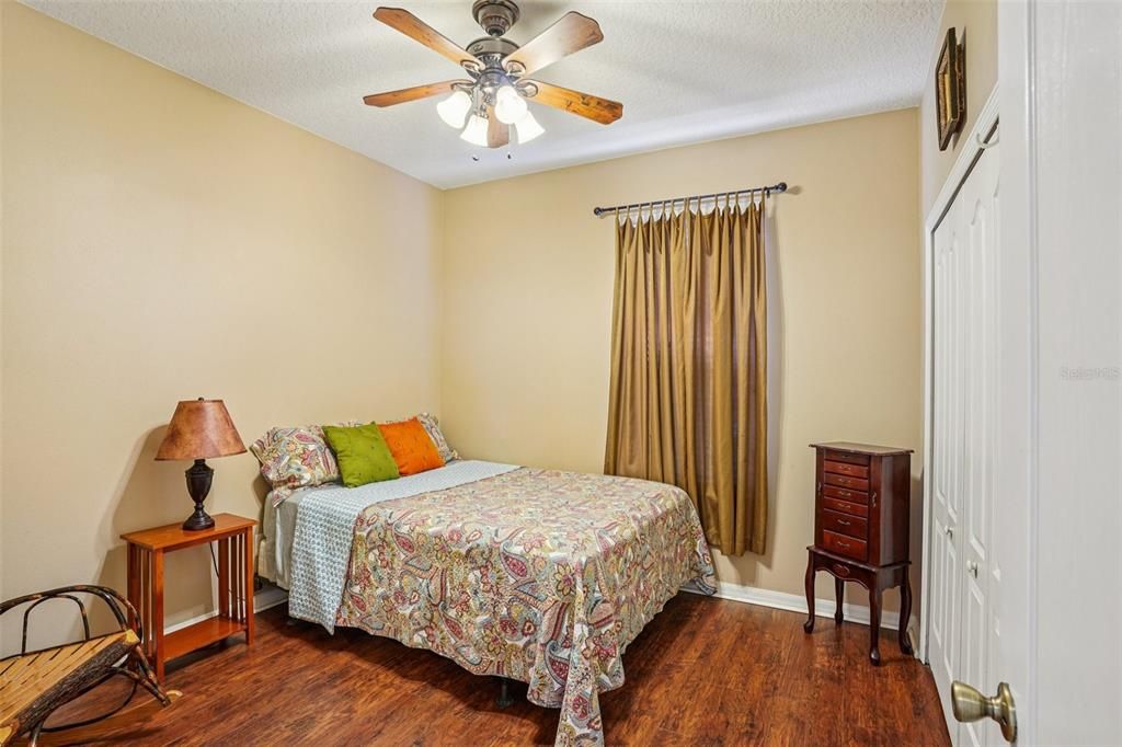 Activo con contrato: $329,900 (3 camas, 2 baños, 1722 Pies cuadrados)