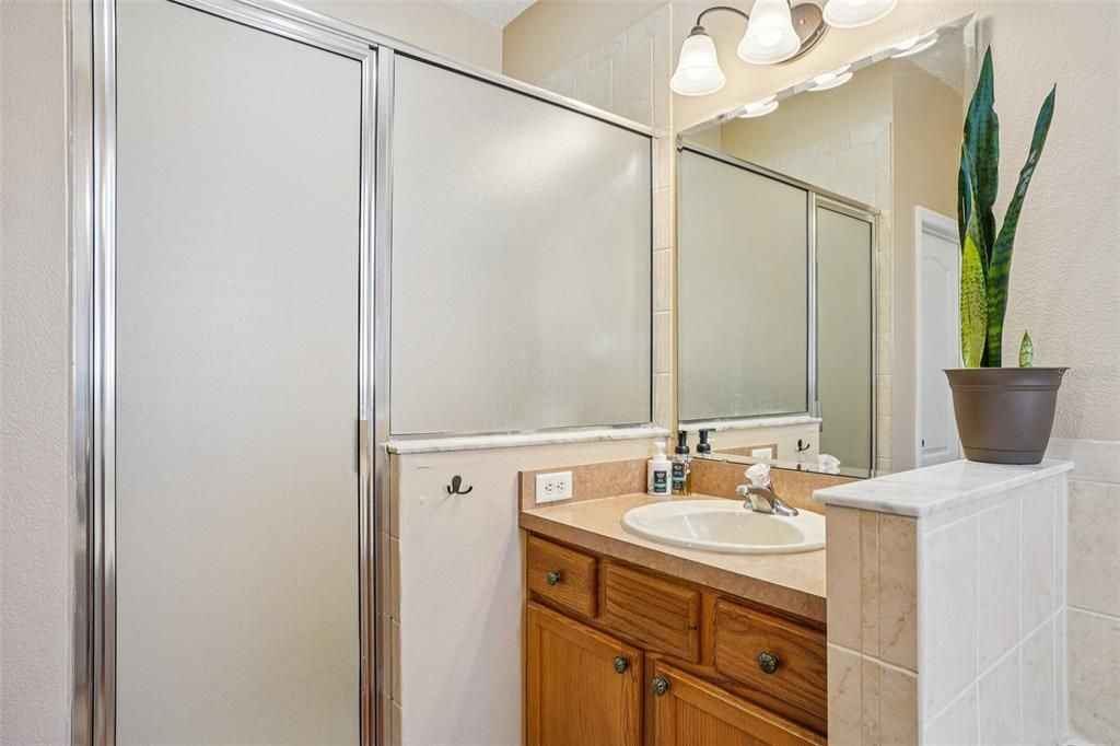 Activo con contrato: $329,900 (3 camas, 2 baños, 1722 Pies cuadrados)