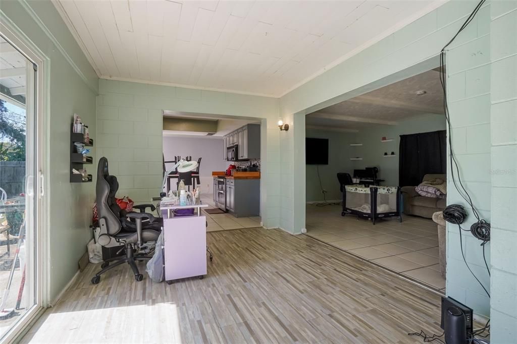 For Sale: $340,000 (3 beds, 2 baths, 1285 Square Feet)