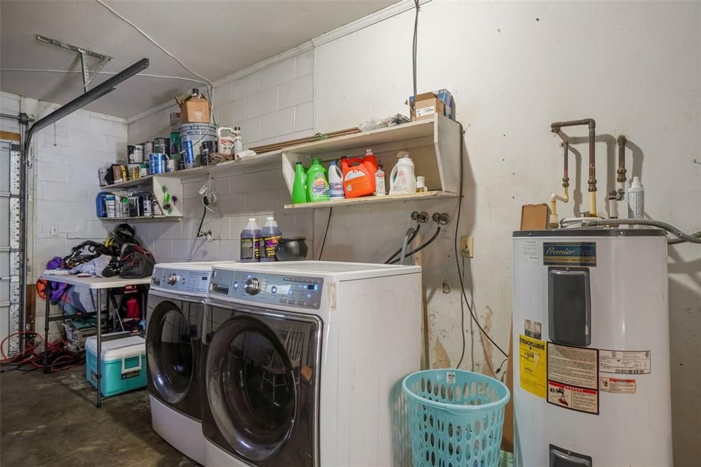 For Sale: $340,000 (3 beds, 2 baths, 1285 Square Feet)