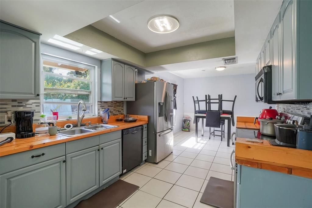 For Sale: $340,000 (3 beds, 2 baths, 1285 Square Feet)