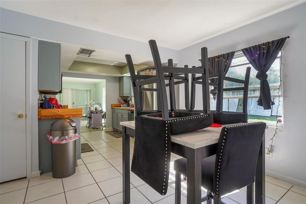 For Sale: $340,000 (3 beds, 2 baths, 1285 Square Feet)