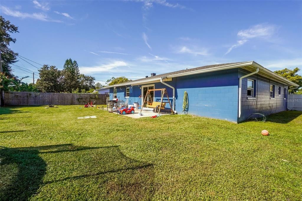 For Sale: $340,000 (3 beds, 2 baths, 1285 Square Feet)