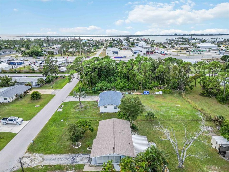 For Sale: $199,900 (2 beds, 1 baths, 869 Square Feet)