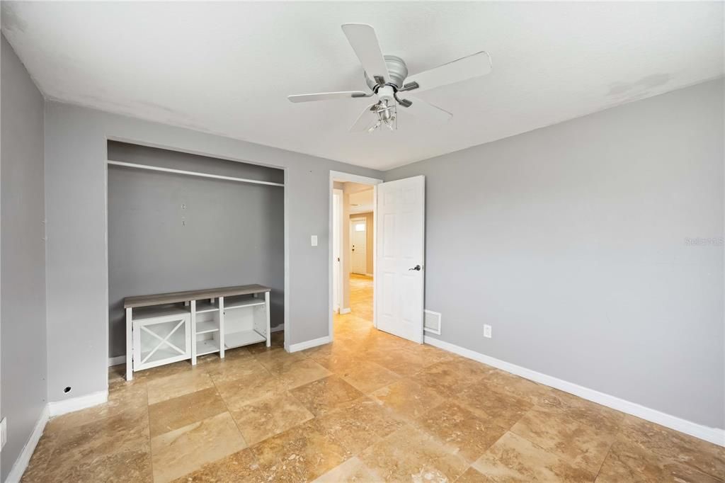 For Sale: $199,900 (2 beds, 1 baths, 869 Square Feet)