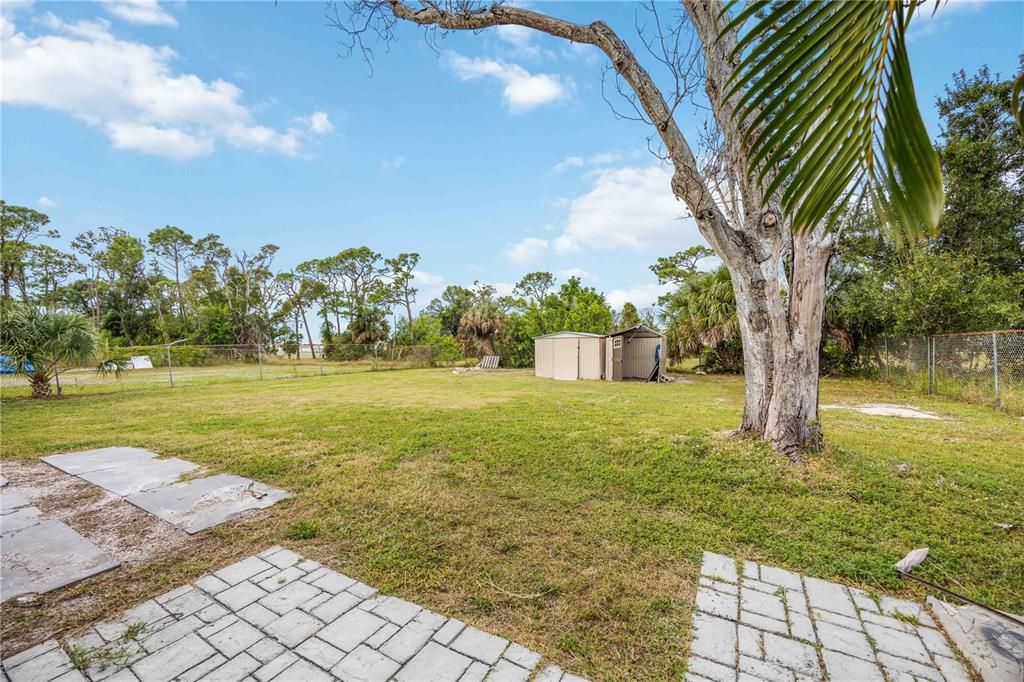 For Sale: $199,900 (2 beds, 1 baths, 869 Square Feet)