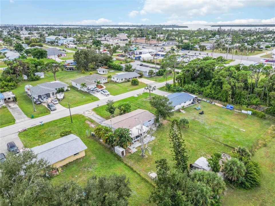 For Sale: $199,900 (2 beds, 1 baths, 869 Square Feet)