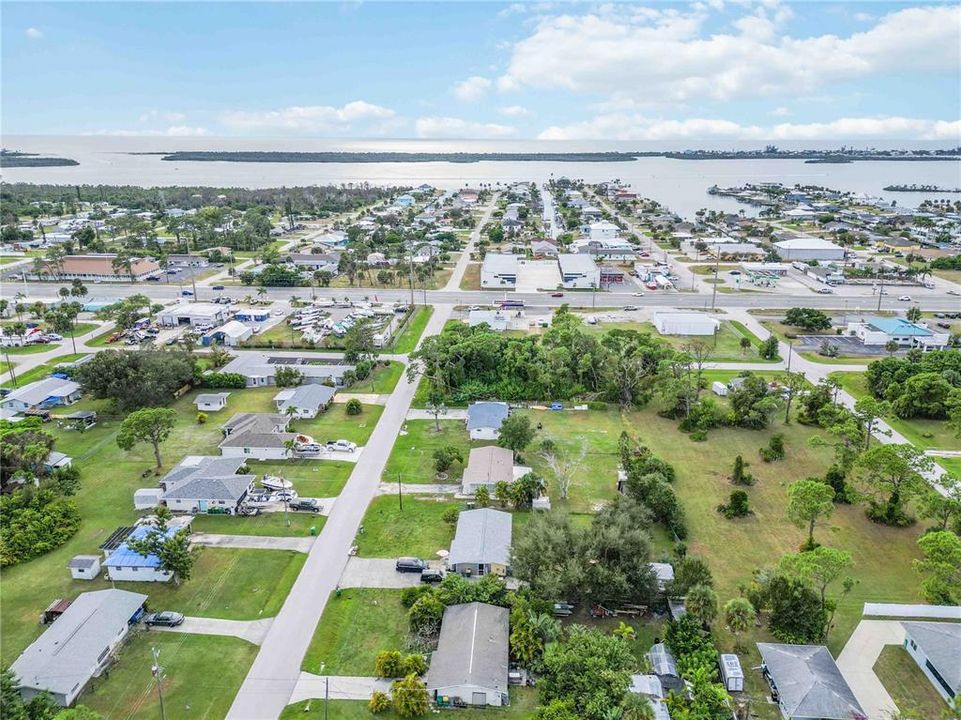 For Sale: $199,900 (2 beds, 1 baths, 869 Square Feet)